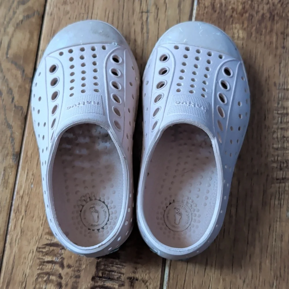Native Jefferson Kids Water Shoes - Light Pink Slip-Ons